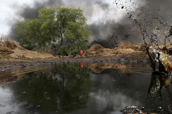 Dadabili boru hattı, Nijerya, 2 Nisan 2011 ham petrol sızıntıları (Afolabi Sotunde/Reuters) 