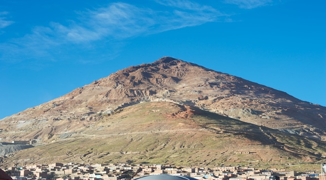 cerro-rico-silver-mine-hill-potosi-bolivia-28-apr-2012