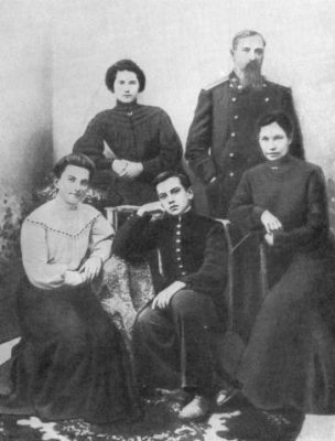 Mayakovsky ve ailes