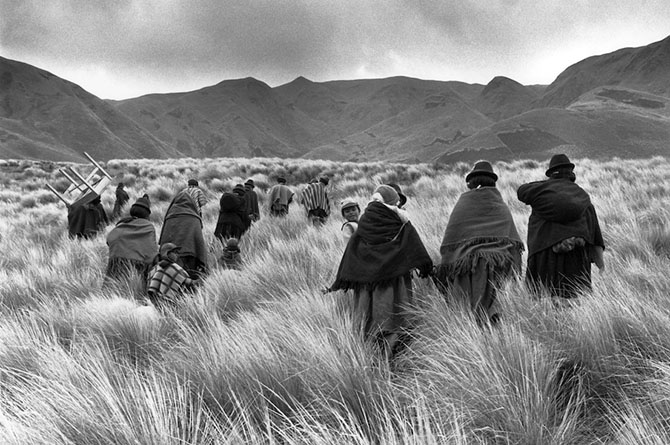 A meeting of a religious community in Base, on the road to Attilo, Chimborazo, Ecuador, 1982