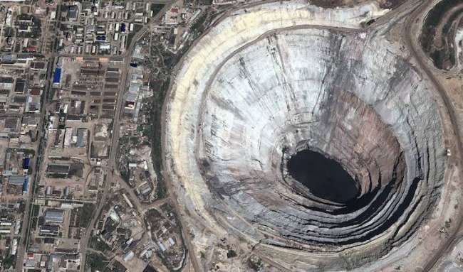 Dünyanın en büyük pırlanta madeni, Rusya.